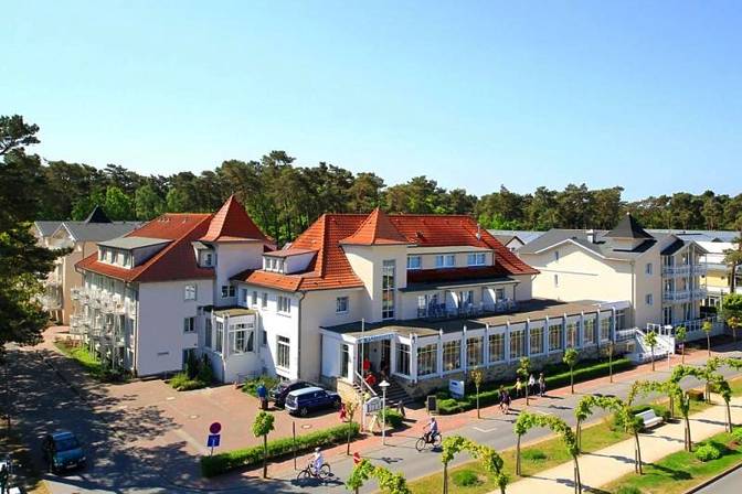 Frontansicht Strandhotel Baabe auf Ruegen